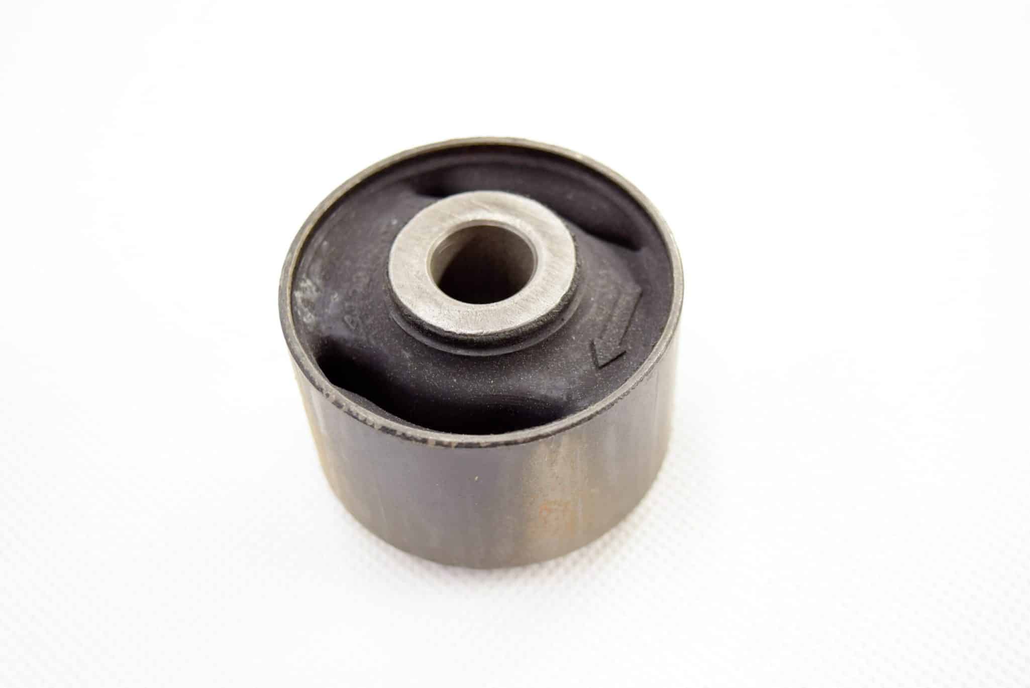 Tuleja mocowania tylnego dyferencjału OEM Subaru Impreza GT 93-00 Forester 97-08 - obrazek 2