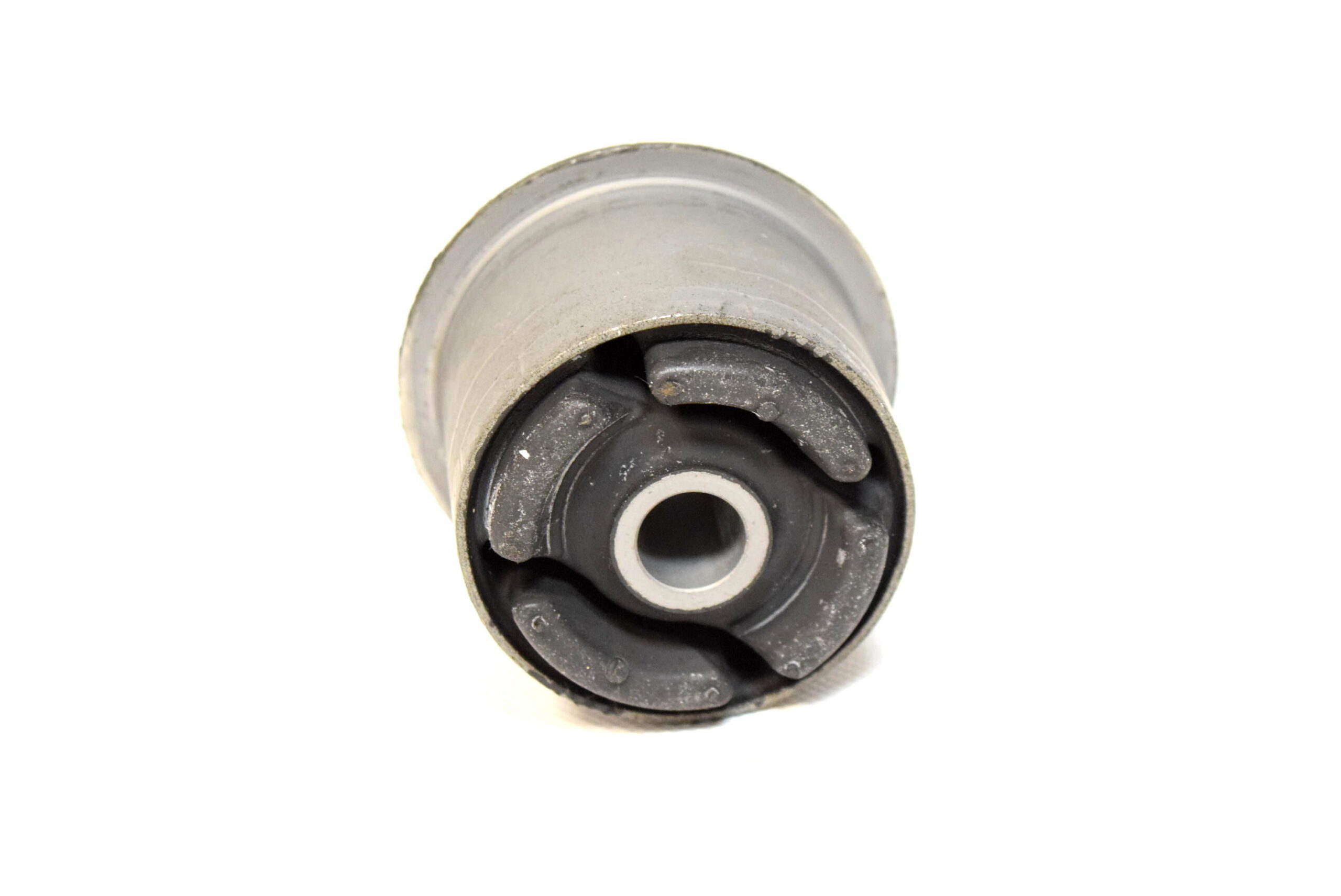 Tuleja mocowania tylnego dyferencjału OEM Subaru Impreza 03-07 prawa