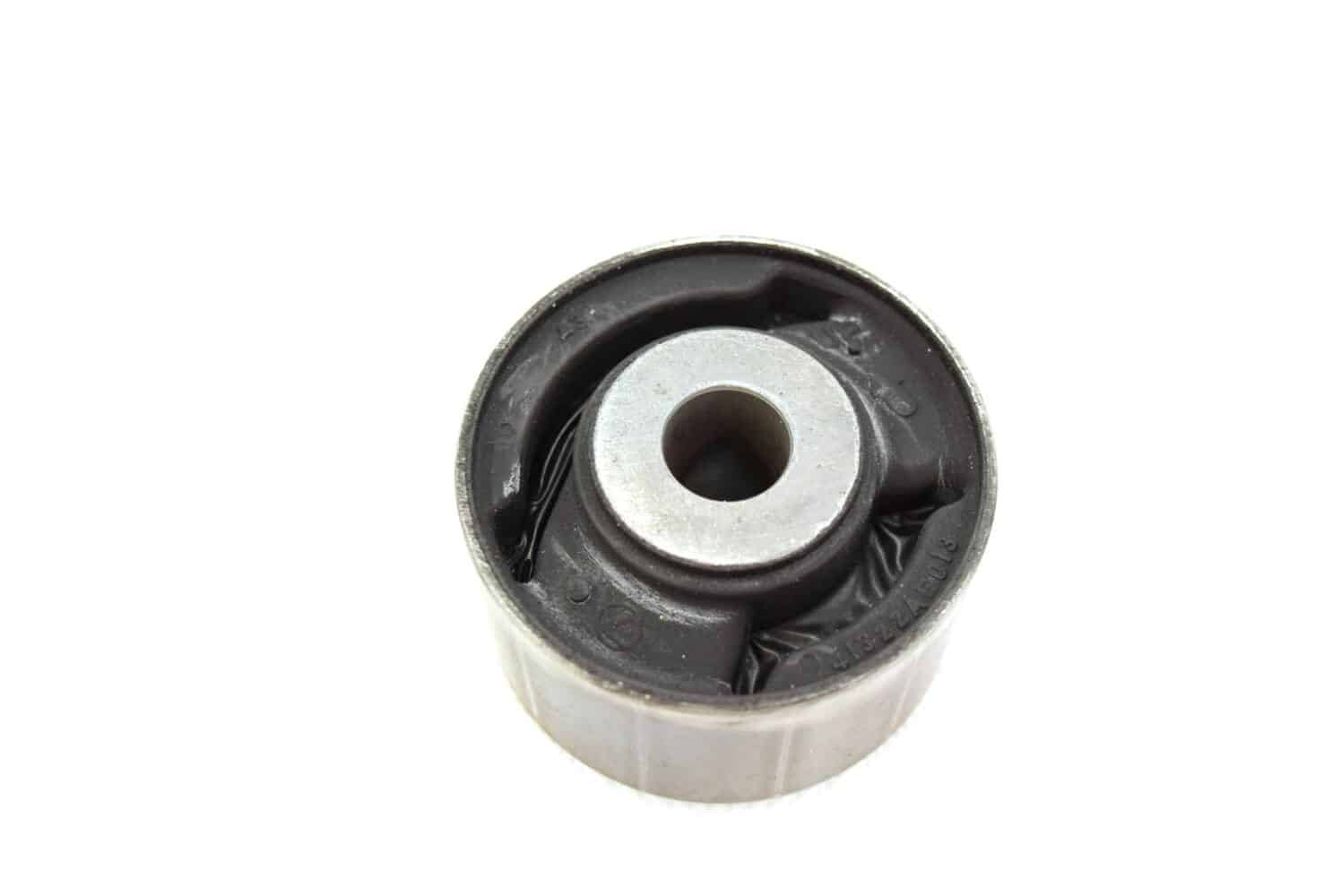 Tuleja tylnego dyfra w belkę Legacy 1998-2003 OEM 41322AE013