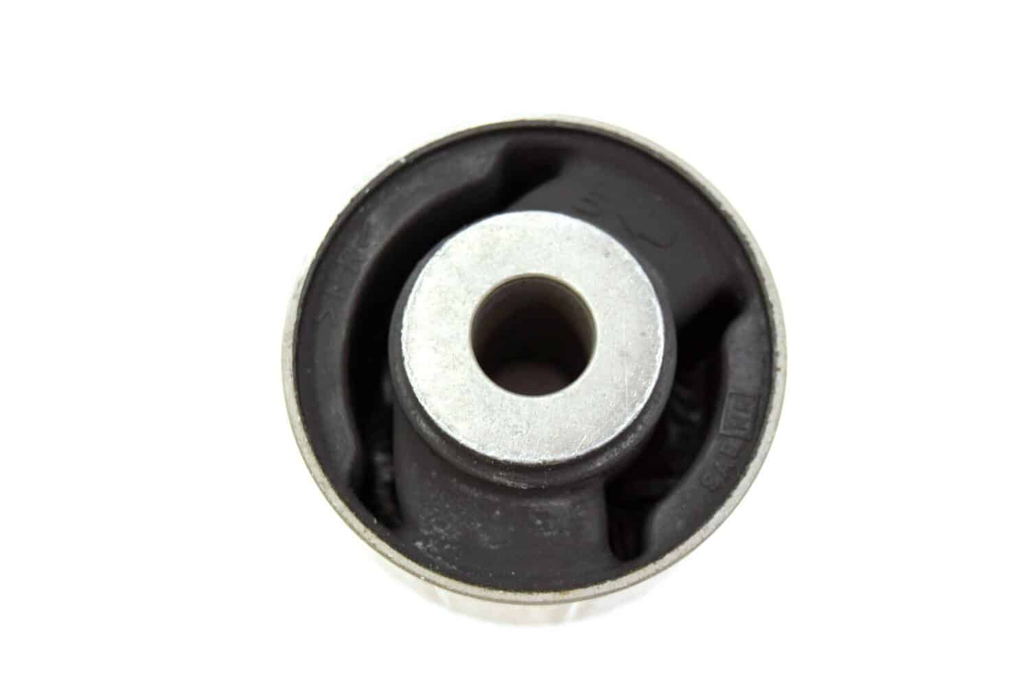 Tuleja tylnego dyfra w belkę Legacy 1998-2003 OEM 41322AE013