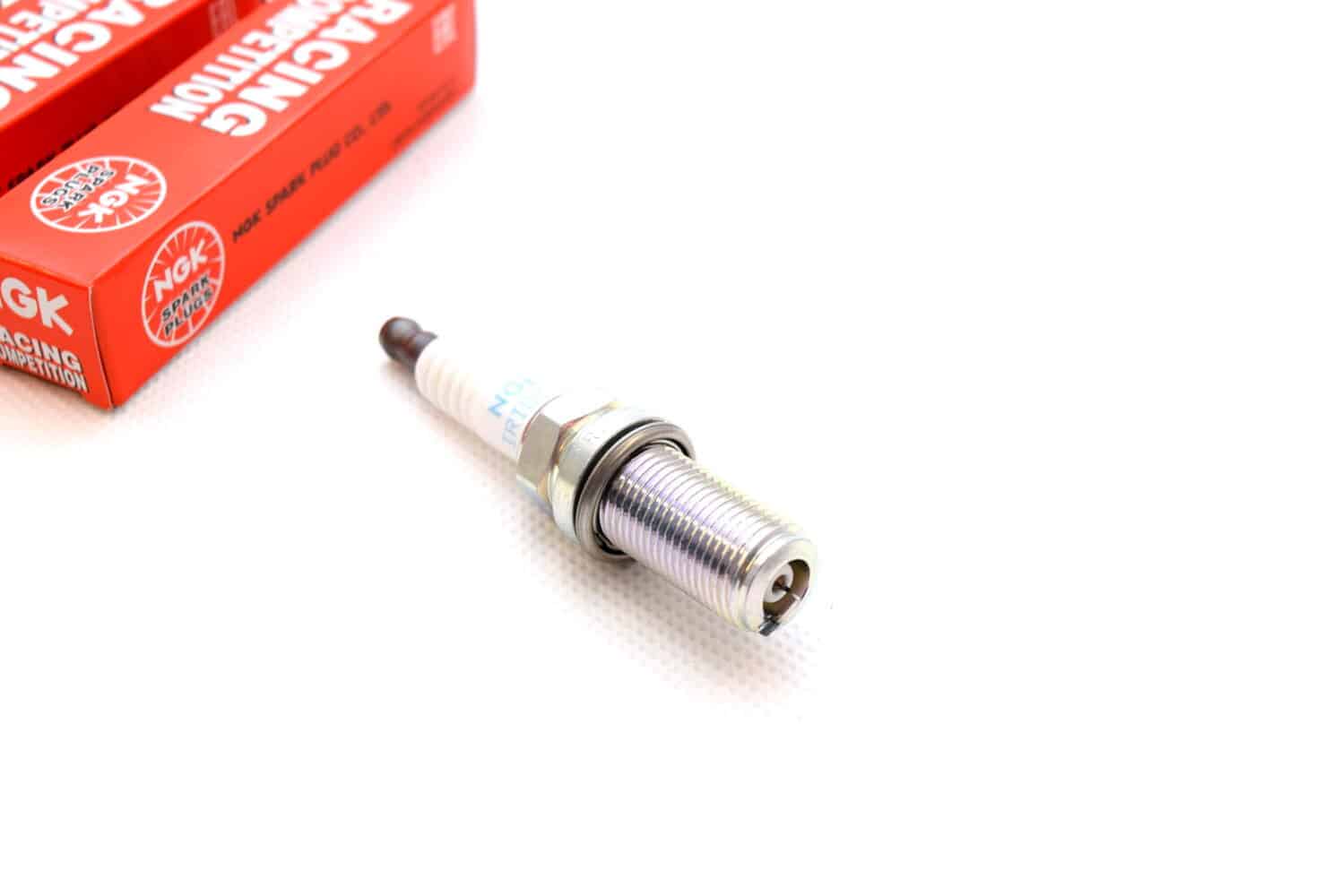 R7438-9 Świeca zapłonowa NGK Racing Impreza STI 01-07 N10- N12 ciepłota 9