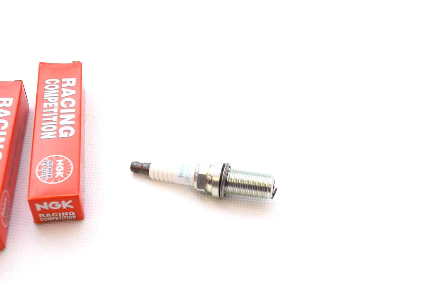 R7438-9 Świeca zapłonowa NGK Racing Impreza STI 01-07 N10- N12 ciepłota 9