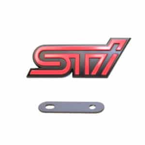 93013FE120 Emblemat grilla przedniego Subaru Impreza STI 04-05