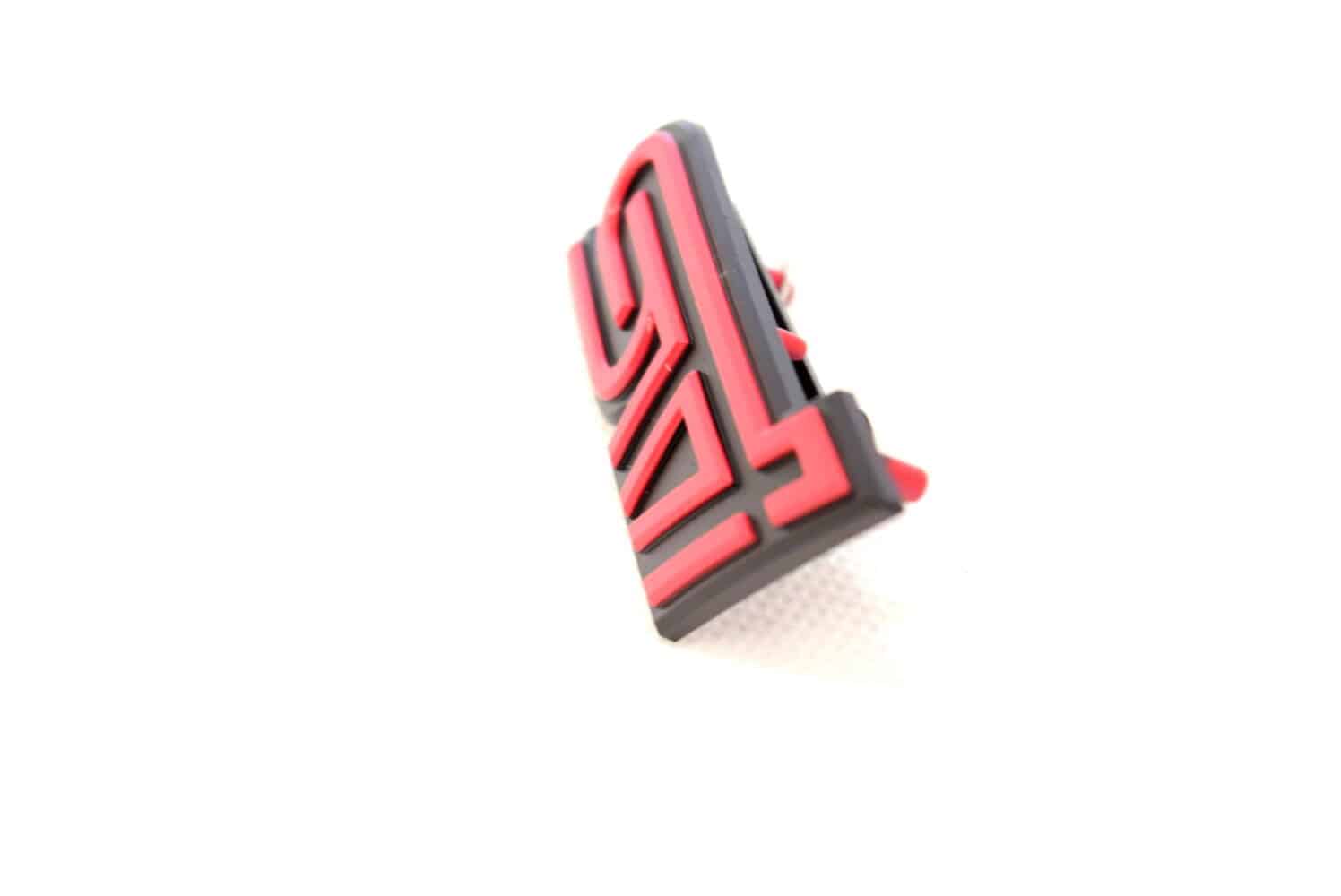 93013FE160 Emblemat grilla przedniego STI Impreza 05-07