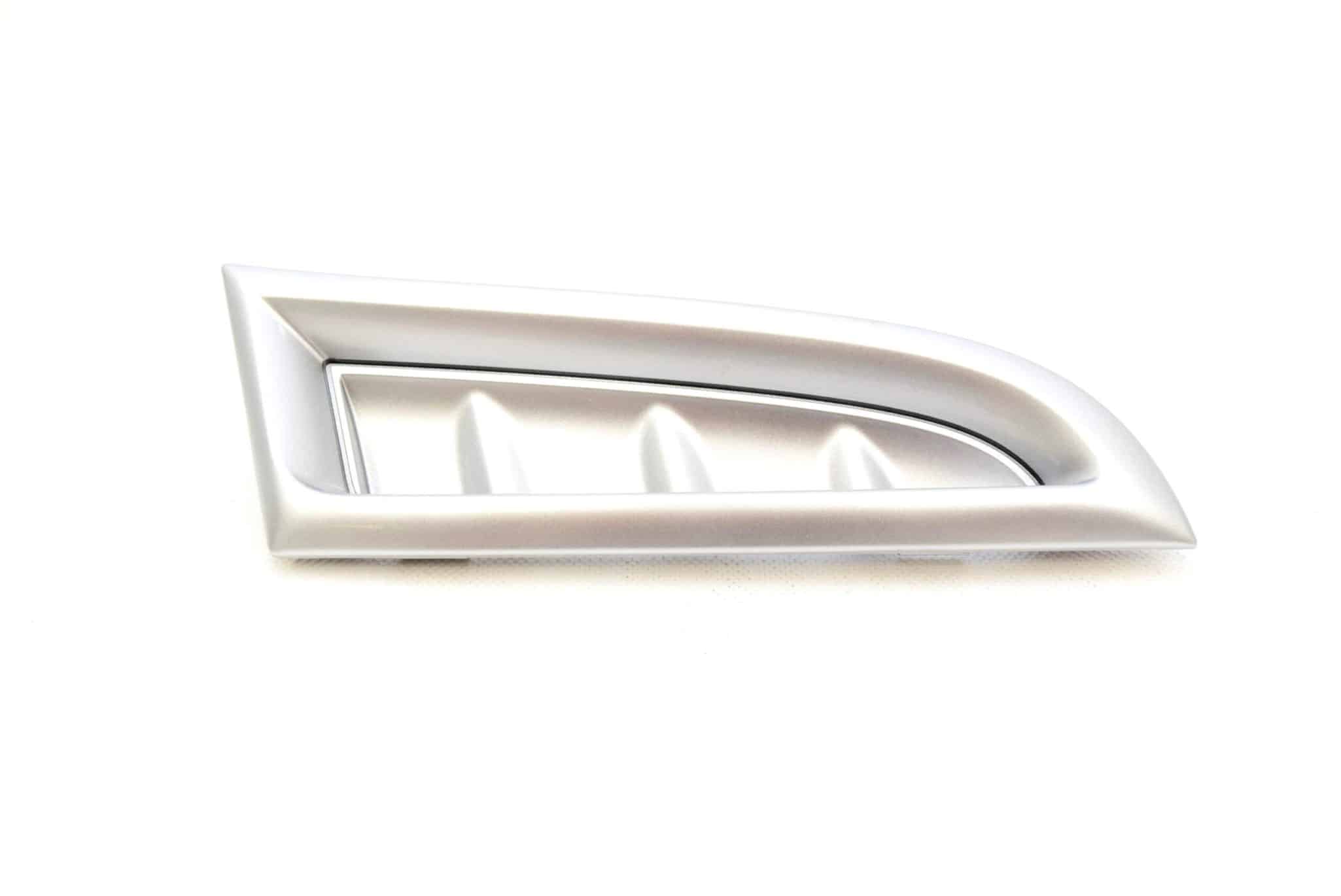 Zaślepka boczna zderzaka lewa Impreza sedan 2006-2007 srebrna 01G