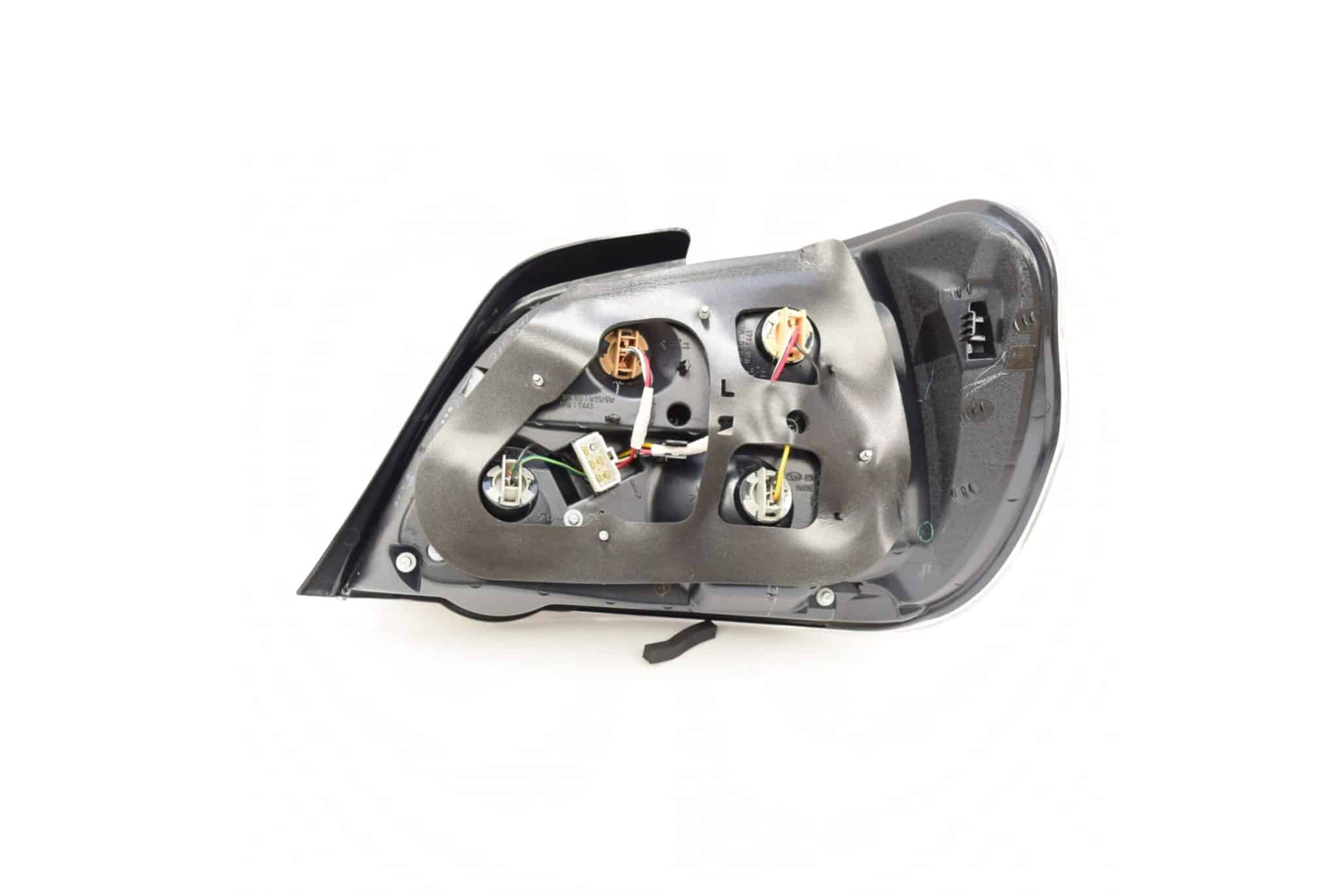 Lampa tylna lewa Subaru Impreza sedan 2005-2006 w tym WRX i STI - obrazek 3