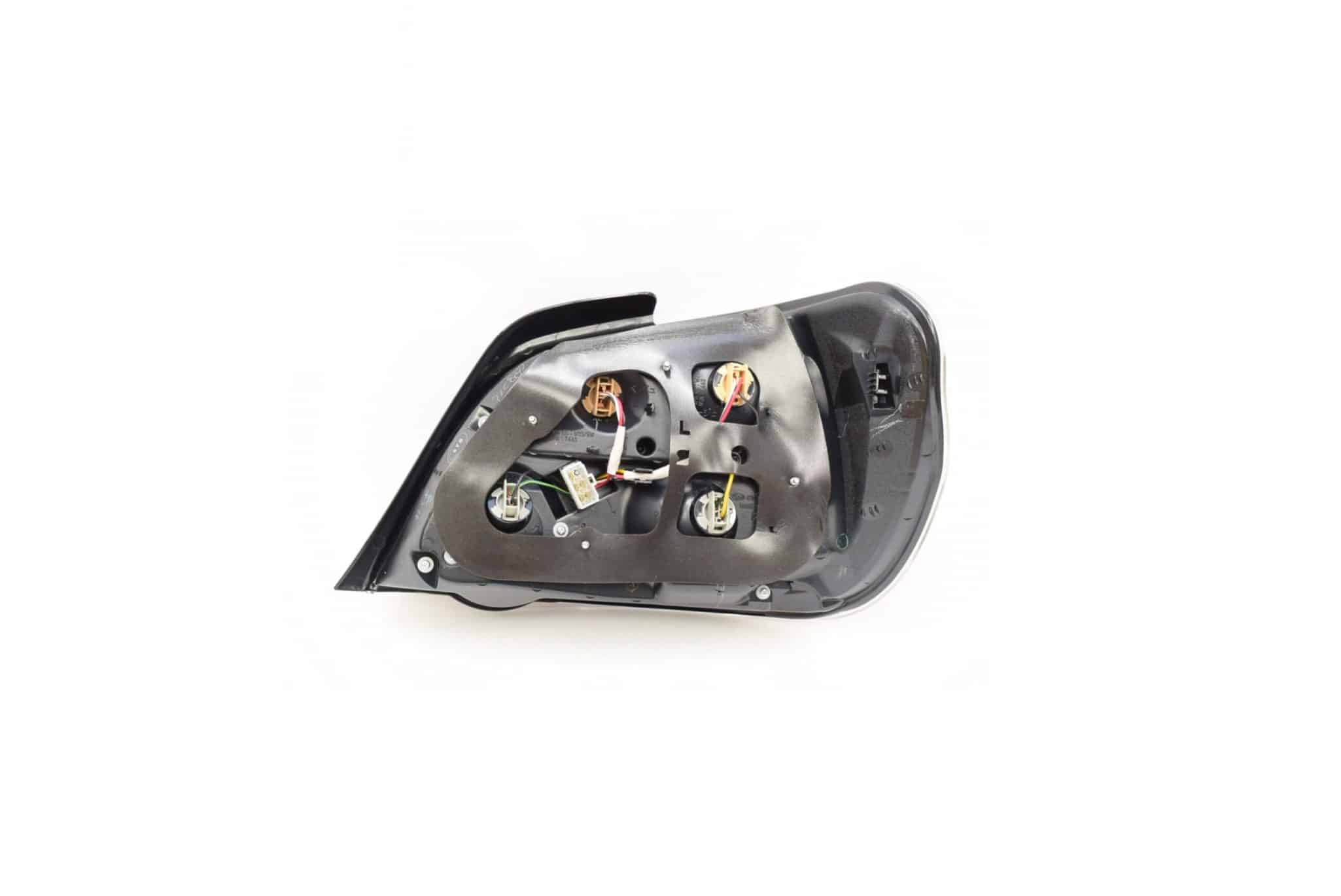 Lampa tylna lewa Subaru Impreza sedan 2005-2006 w tym WRX i STI - obrazek 4