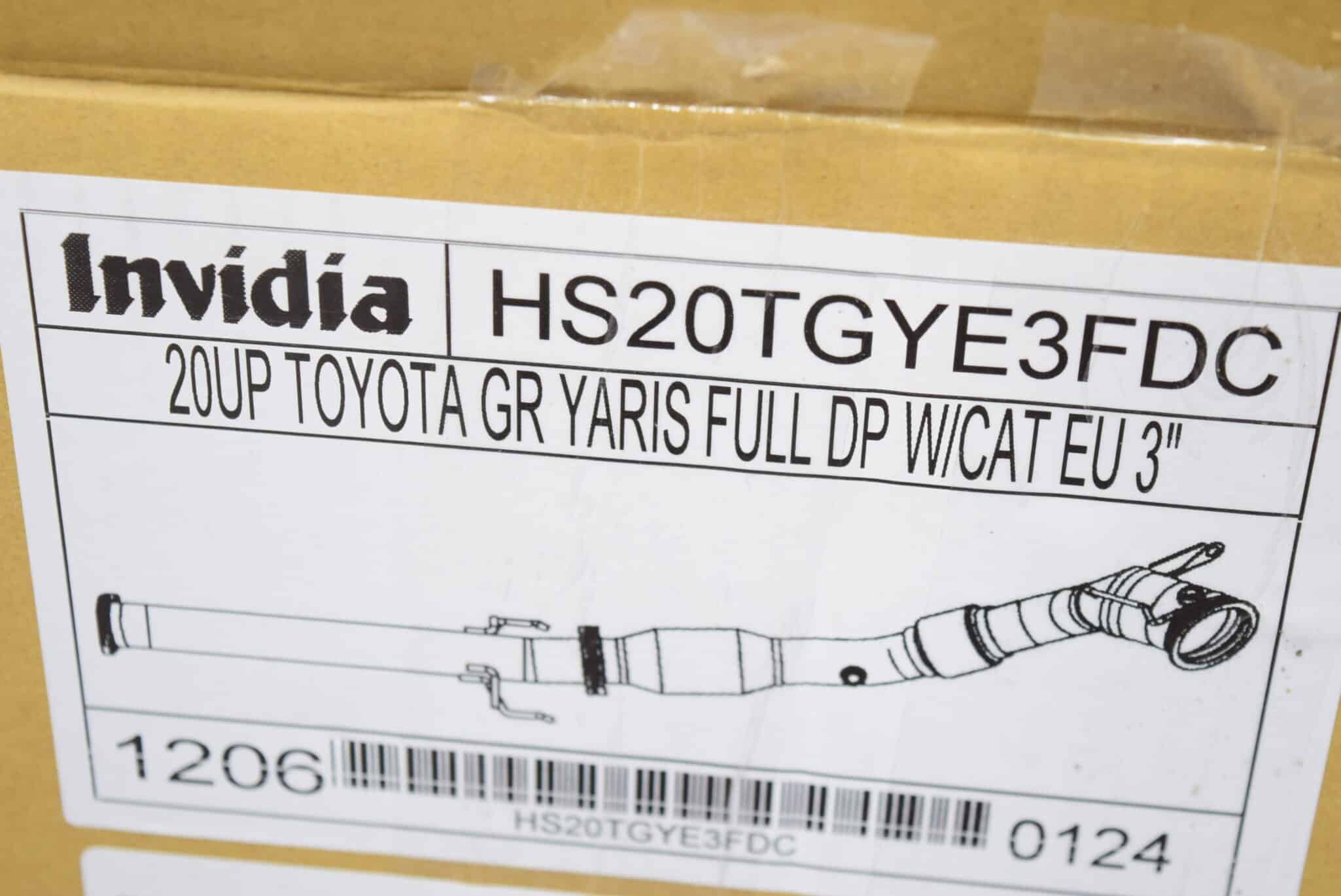 Downpipe ze sportowym katalizatorem Invidia Toyota Yaris GR - obrazek 16